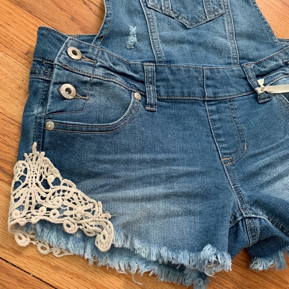 🚩SOLD🚩 Boho Distressed Shorts Overalls - Picture 5 of 7